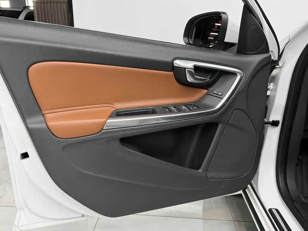 Volvo S60 — миниатюра 6