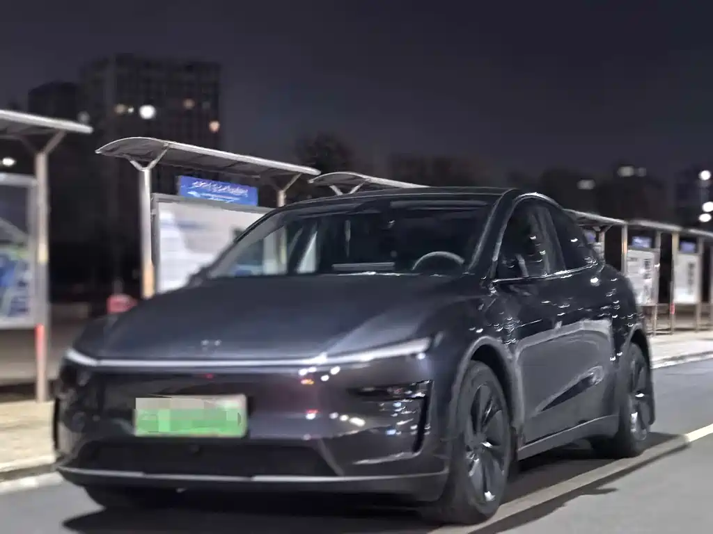 Tesla Model Y 2025
