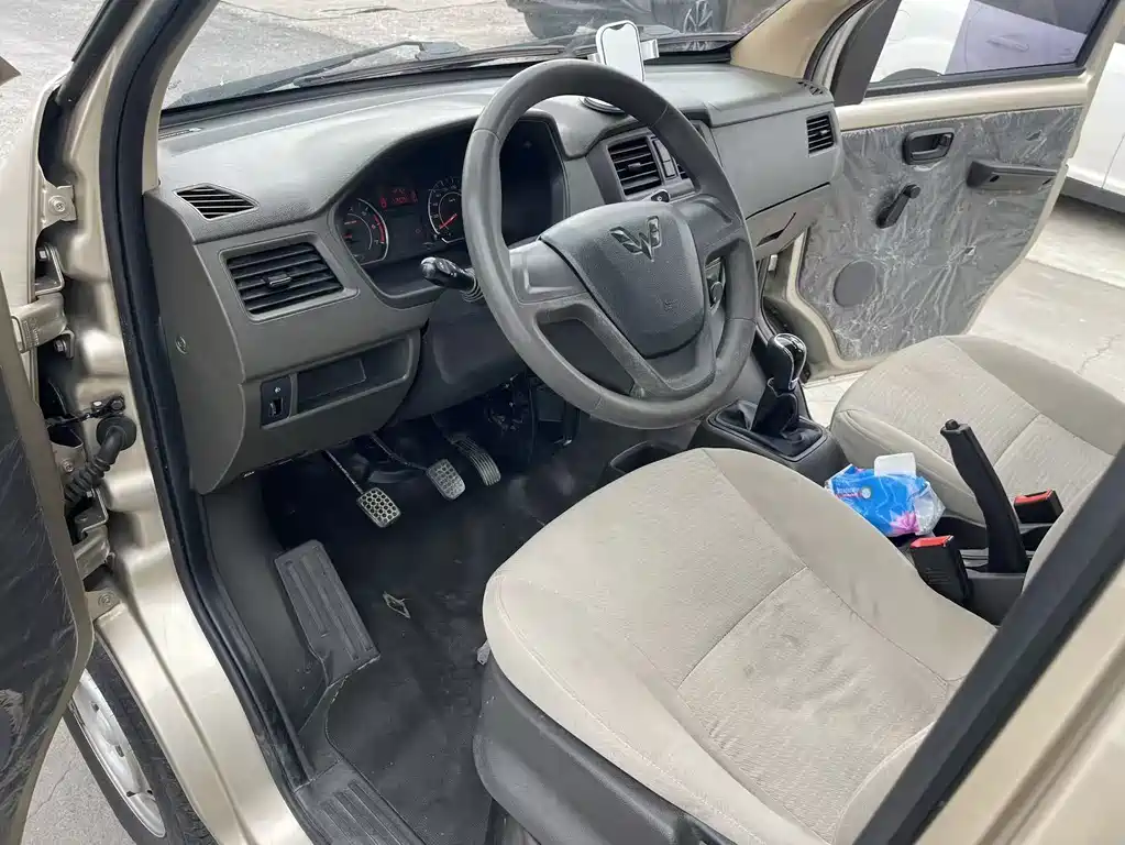 Wuling RongguangS S 2021 1.2L 7 местLSI