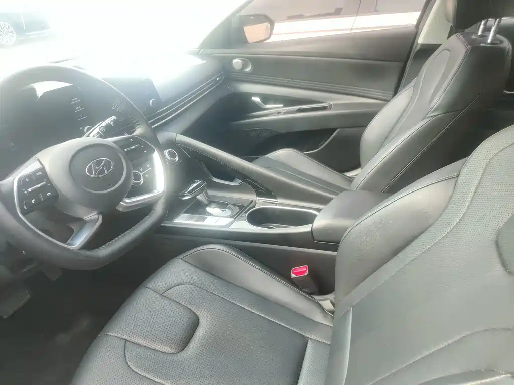 Hyundai Elantra — миниатюра 15