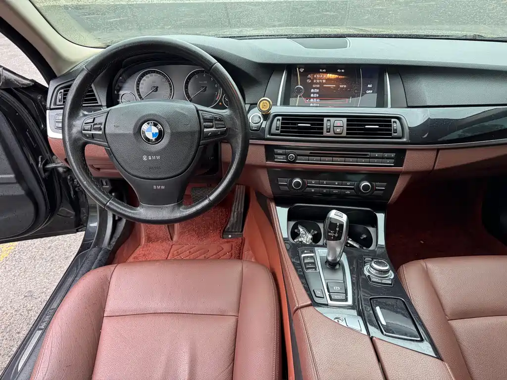 BMW 5 Series — миниатюра 11