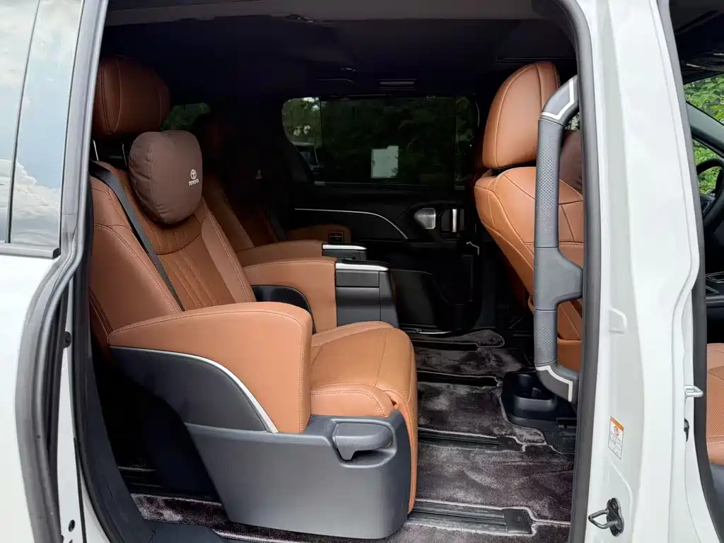 Toyota Sienna — миниатюра 9