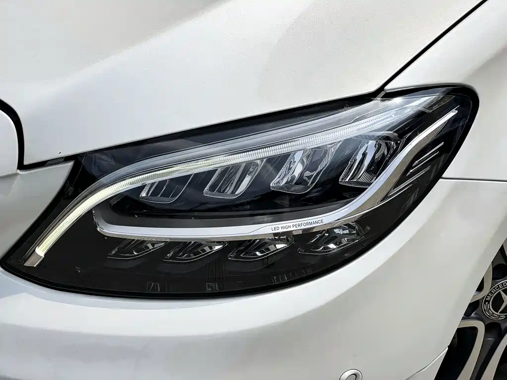 Mercedes-Benz C-Class — миниатюра 5
