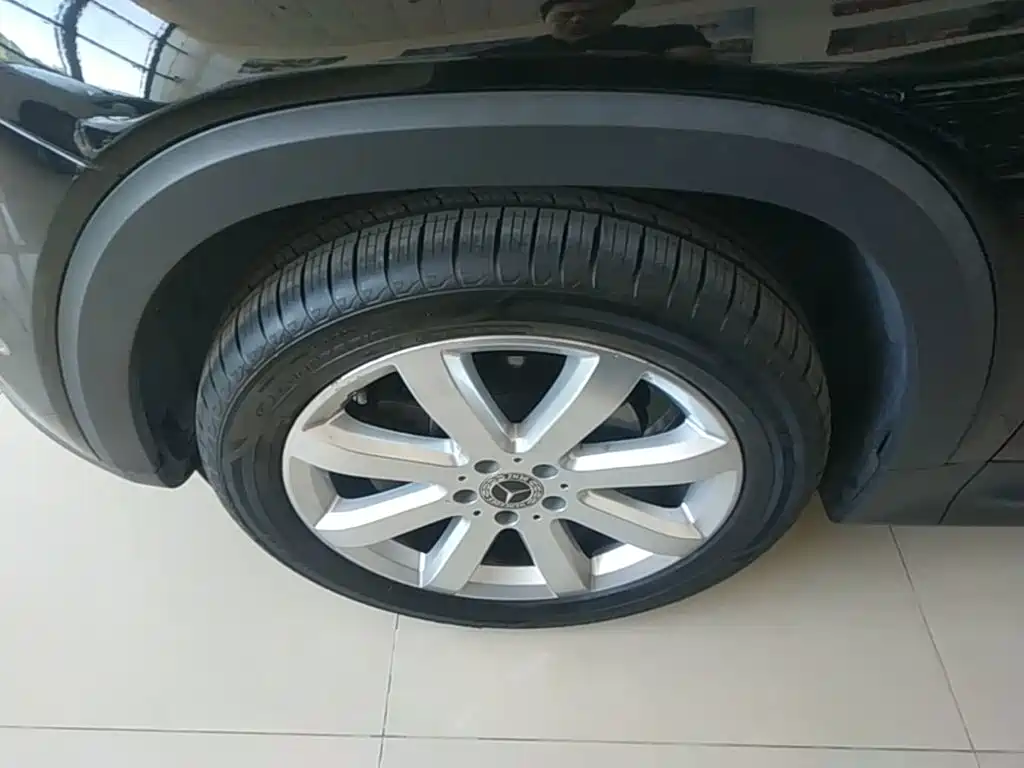 Mercedes-Benz GLB — миниатюра 23