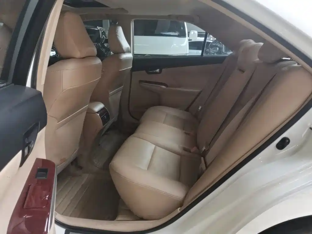 Toyota Camry — миниатюра 17