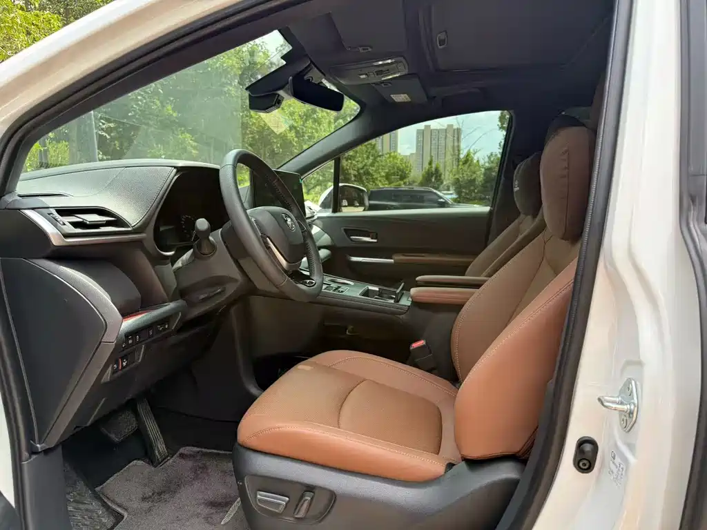 Toyota Sienna — миниатюра 6