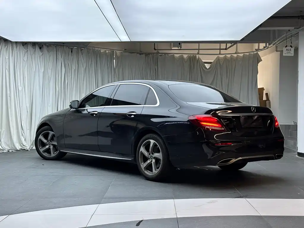 Mercedes-Benz E-Class — миниатюра 6