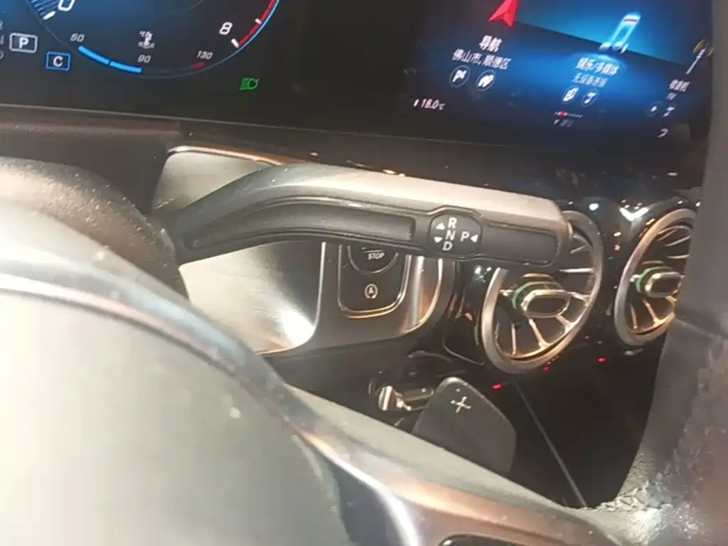 Mercedes-Benz GLB — миниатюра 14