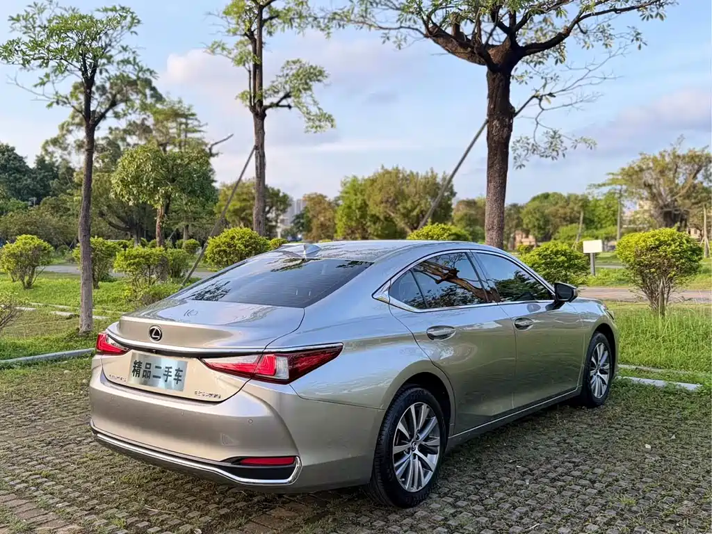 Lexus ES 2021 200