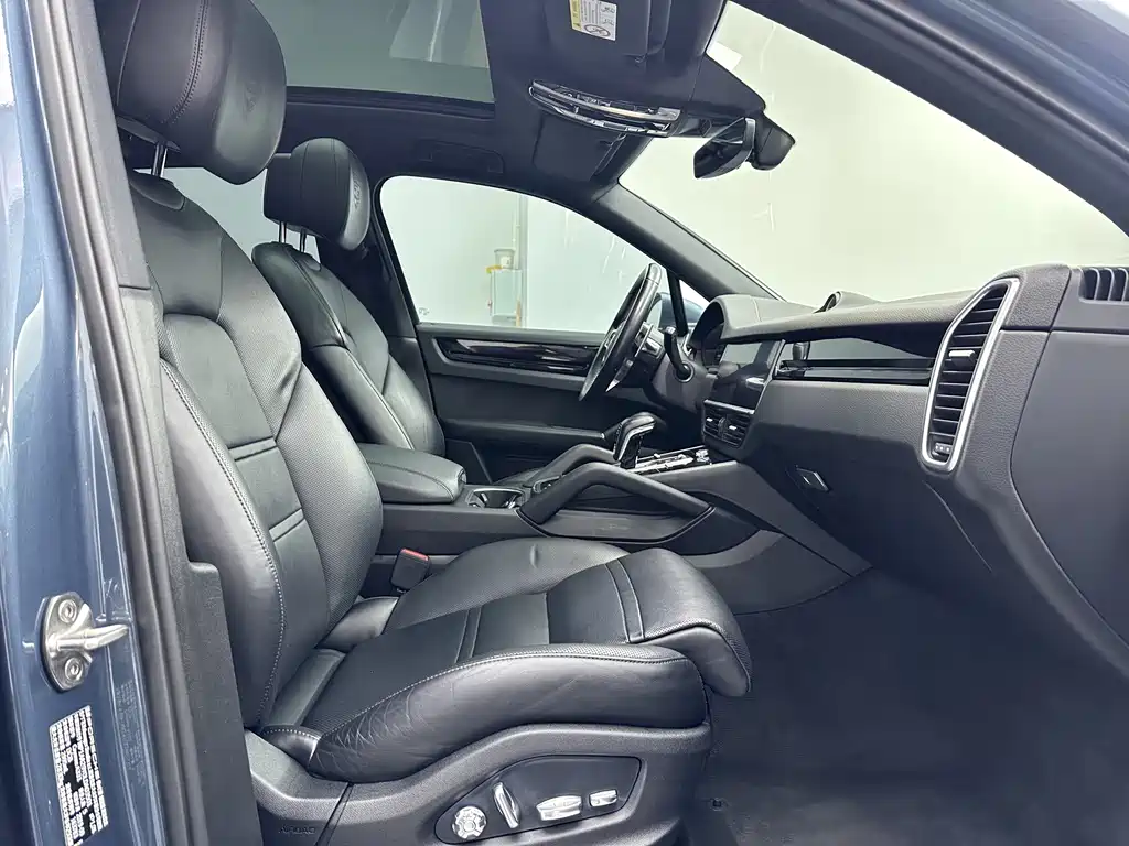 Porsche Cayenne — миниатюра 12