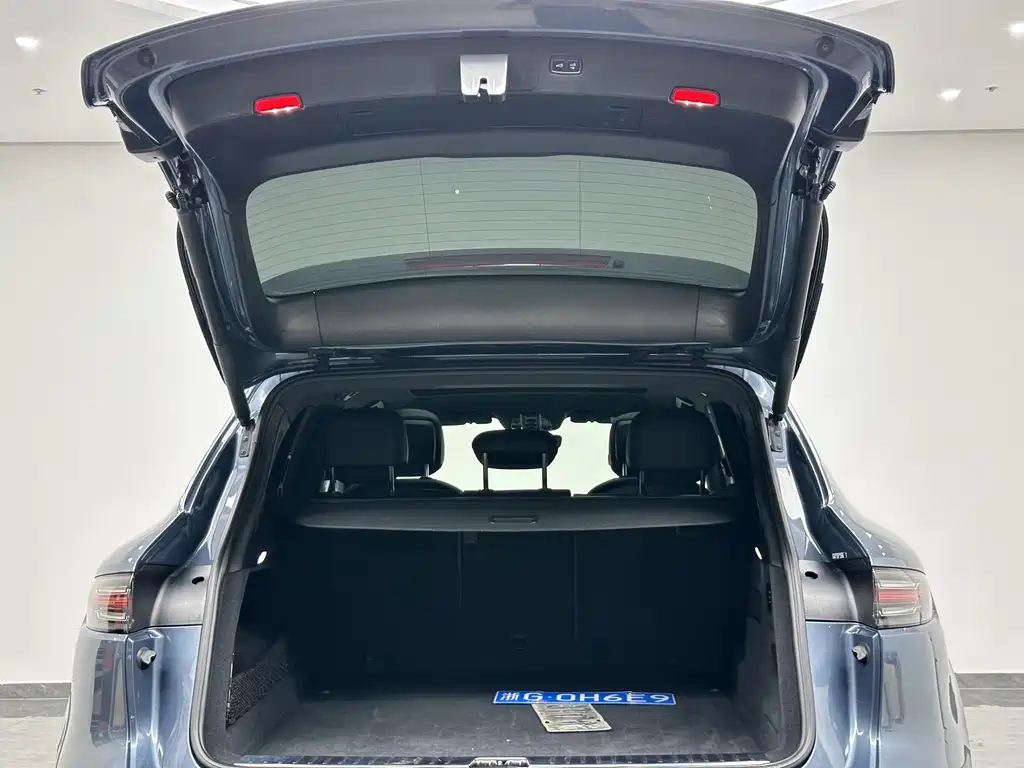 Porsche Cayenne — миниатюра 23
