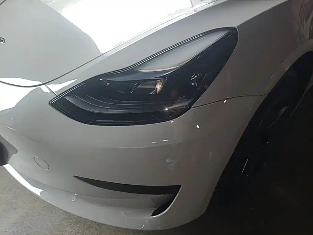 Tesla Model 3 — миниатюра 24