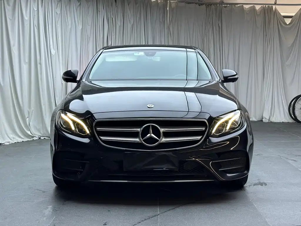 Mercedes-Benz E-Class — миниатюра 2