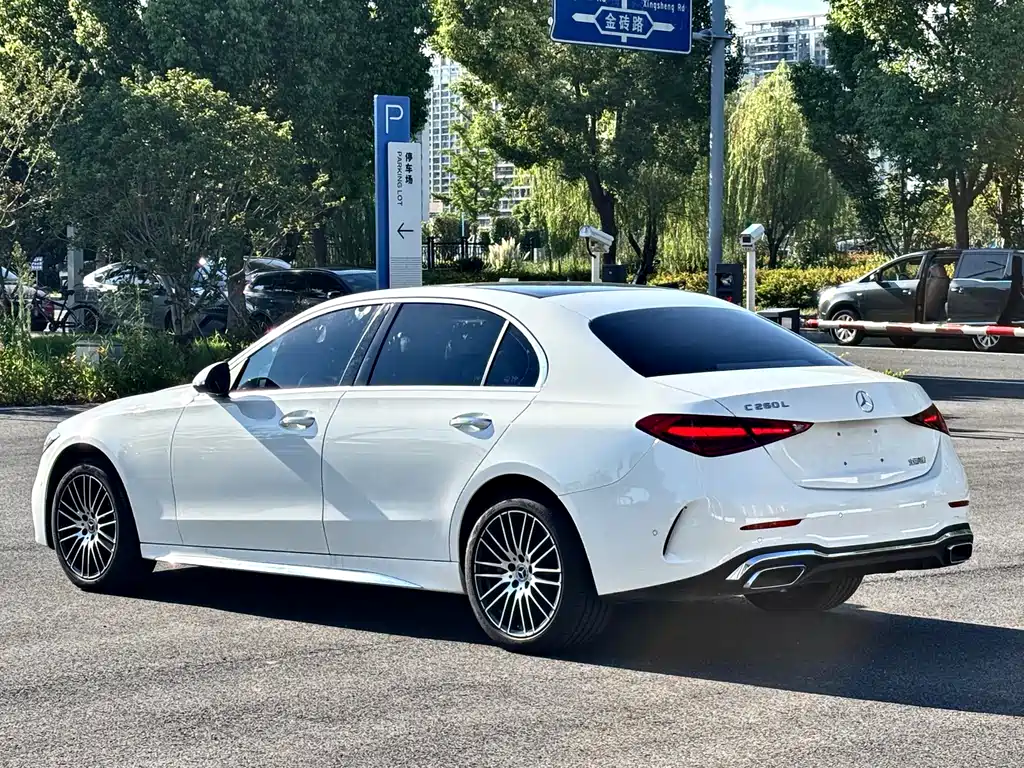 Mercedes-Benz C-Class — миниатюра 6