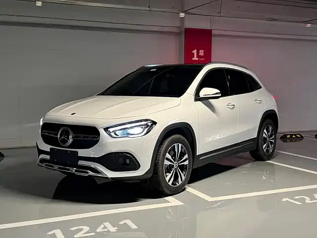 MERCEDES-BENZ GLA