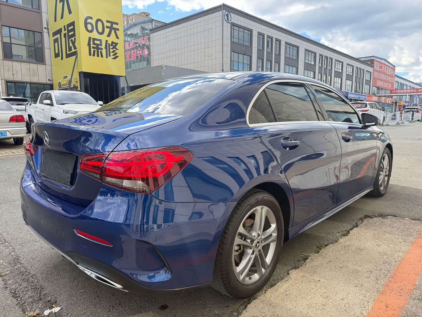 Mercedes-Benz A-Class 1.3 л 2022 г. Голубой, пробег 26000 км