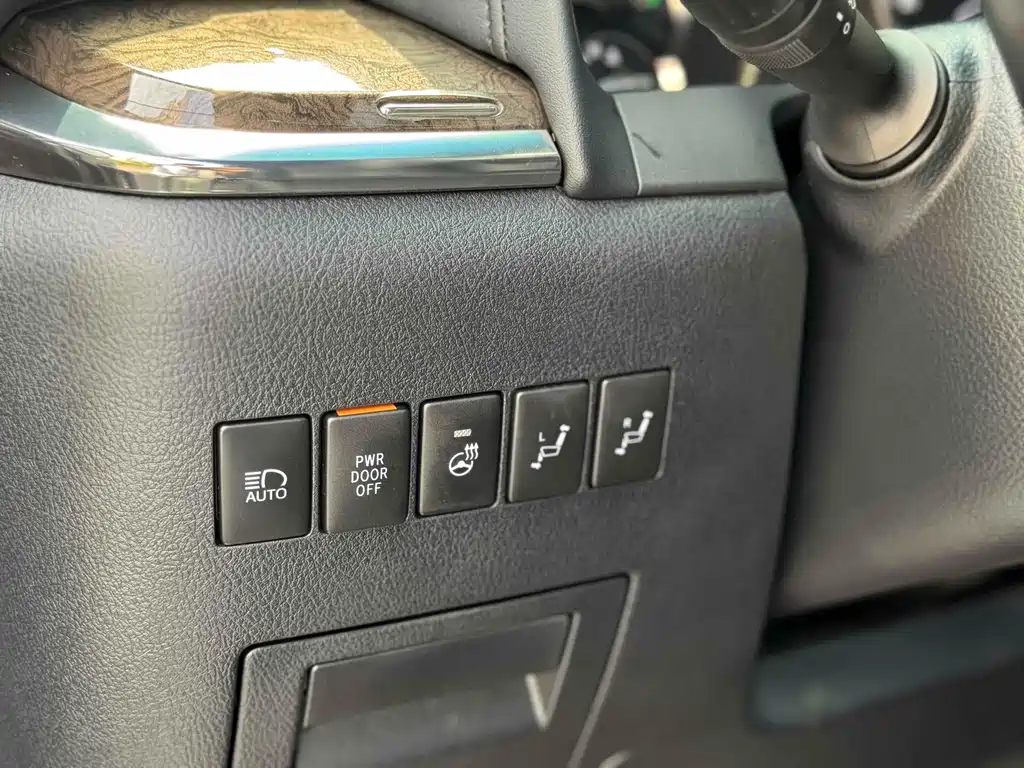 Toyota Vellfire — миниатюра 4