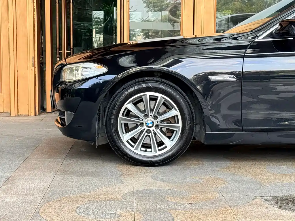 BMW 5 Series — миниатюра 4