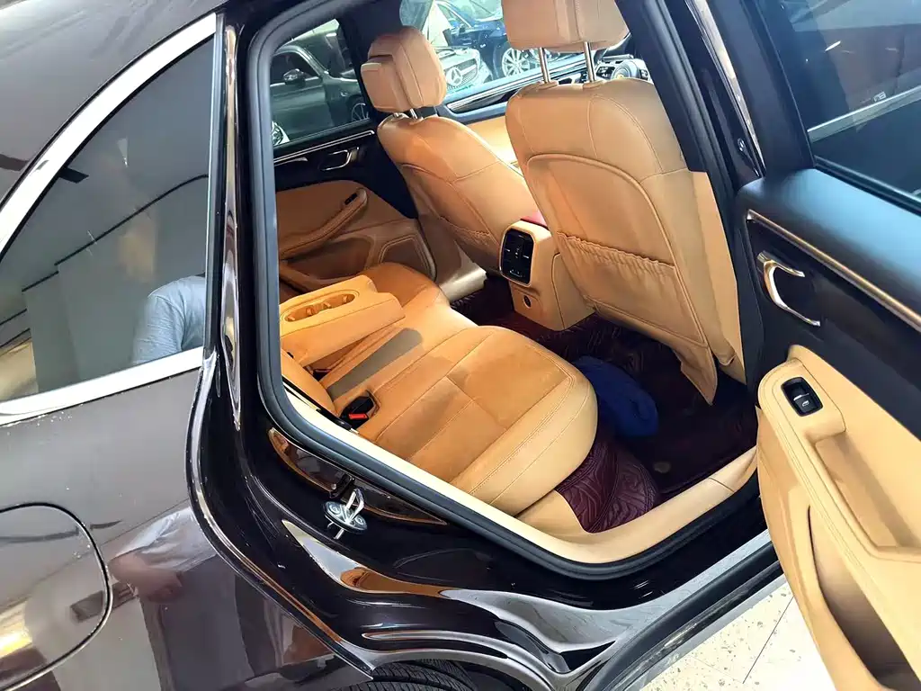 Porsche Macan — миниатюра 8
