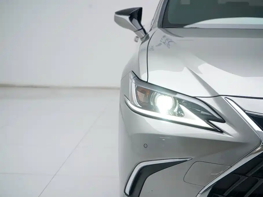 Lexus ES — миниатюра 12
