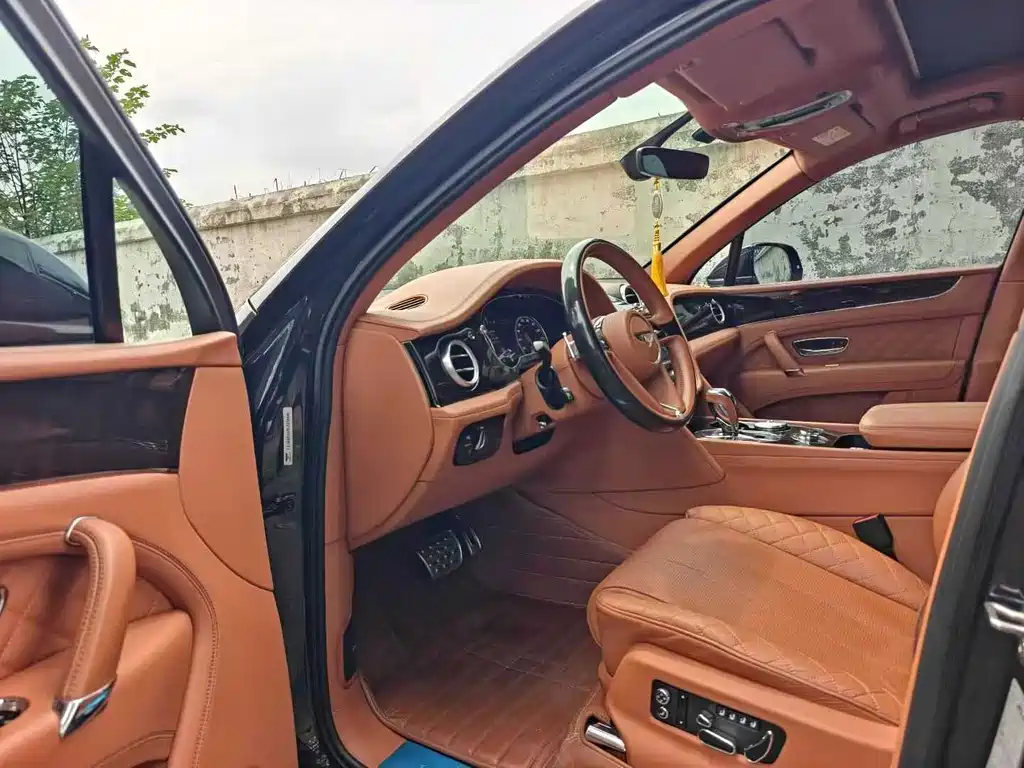 Bentley Bentayga — миниатюра 6