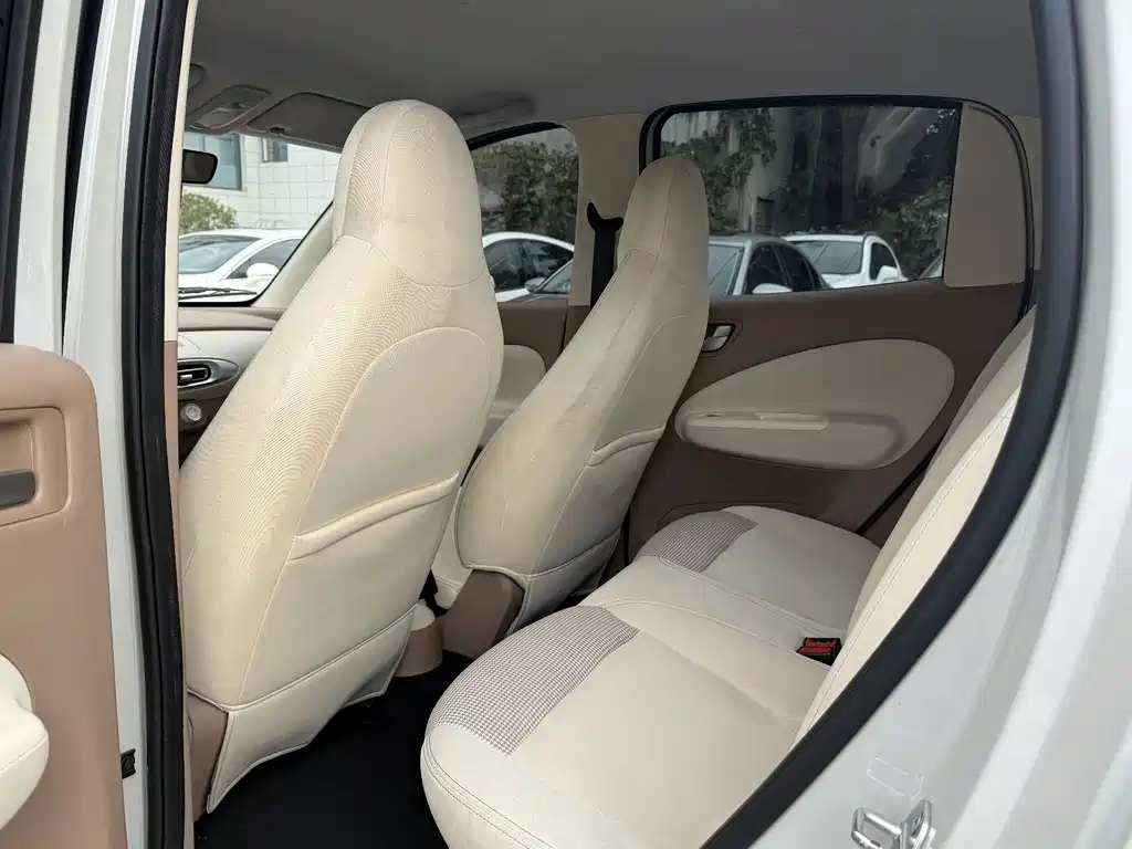 Wuling MINIEV — миниатюра 9