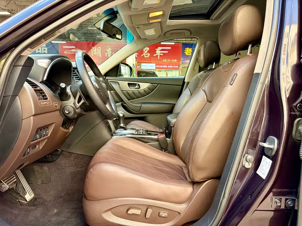 Infiniti QX70 — миниатюра 4