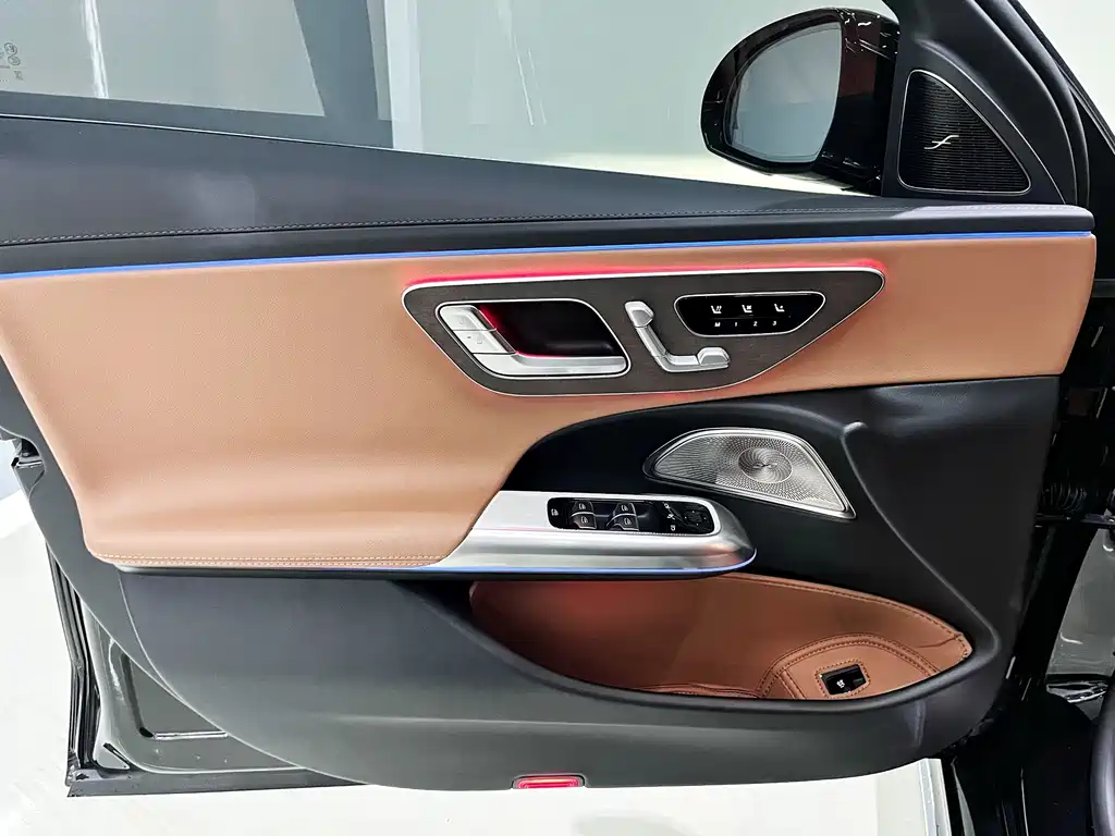 Mercedes-Benz E-Class — миниатюра 12