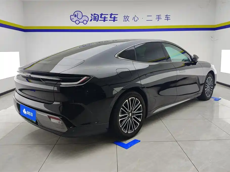 Geely Galaxy Galaxy 8 8 2025 130km EM-i Premium