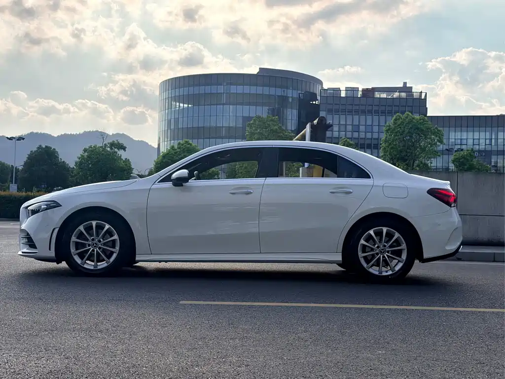 Mercedes-Benz A-Class — миниатюра 7