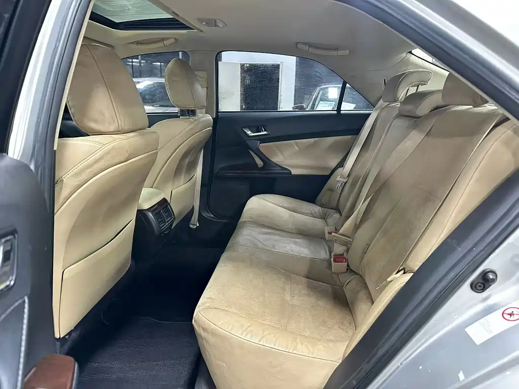 Toyota Reiz — миниатюра 6