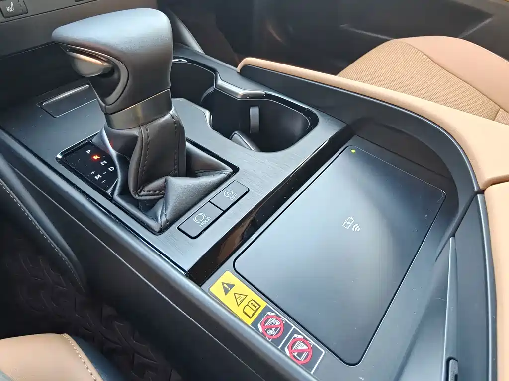 Lexus ES — миниатюра 8