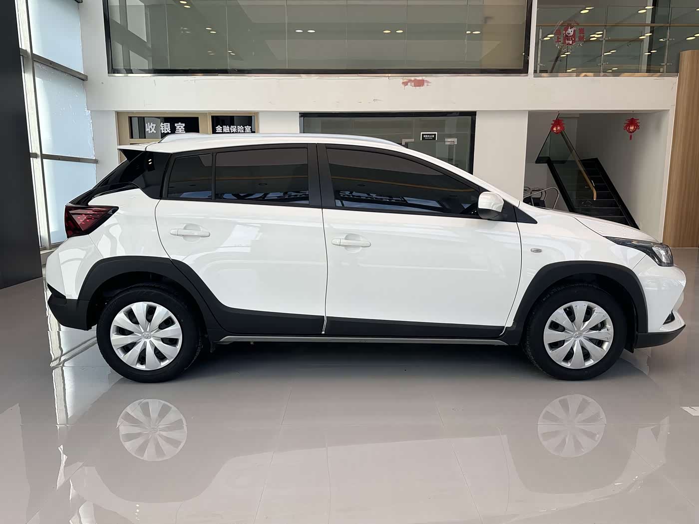 Toyota YARiS L Zhi Xuan 1.5 л 2022 г. Белый, пробег 13000 км