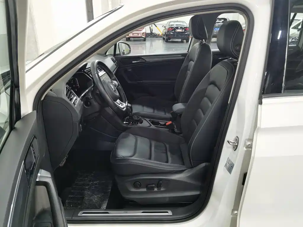 Volkswagen Tiguan L — миниатюра 10