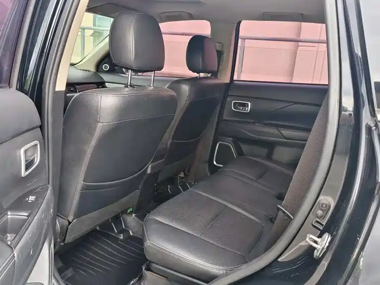 Mitsubishi Outlander — миниатюра 7