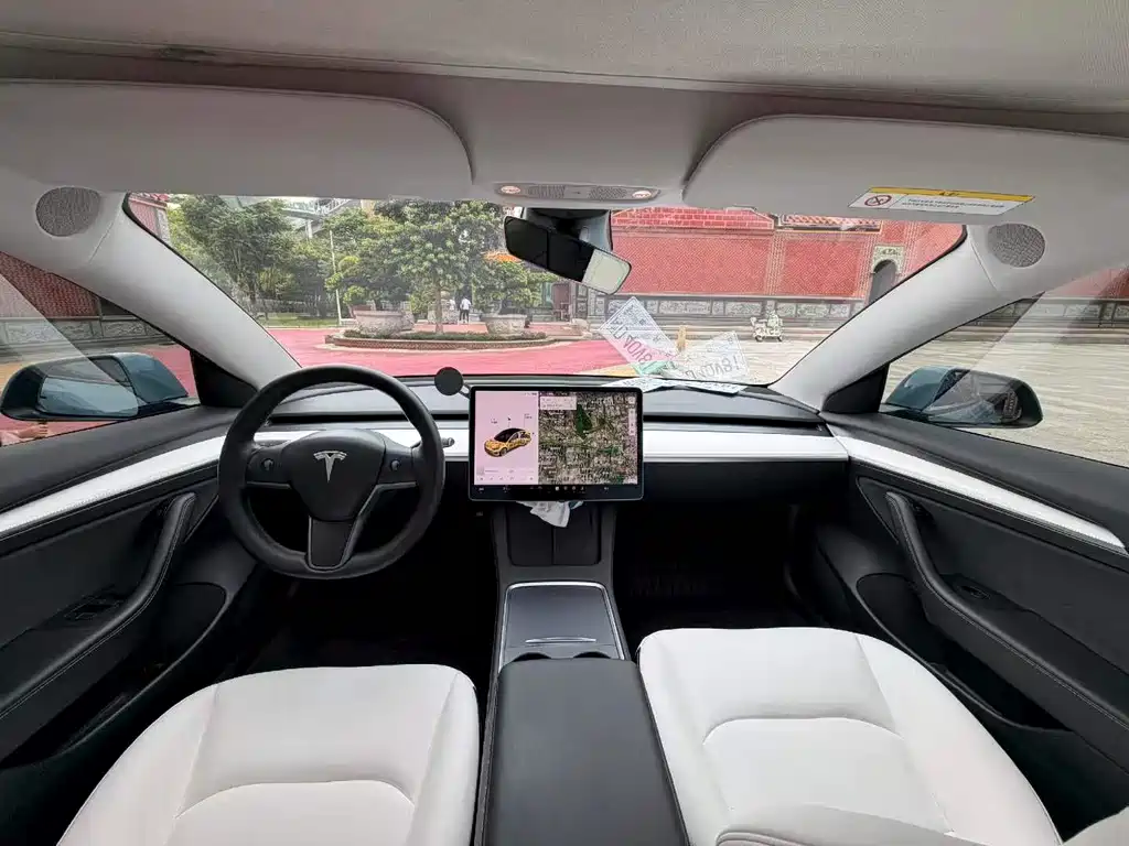 Tesla Model 3 — миниатюра 6