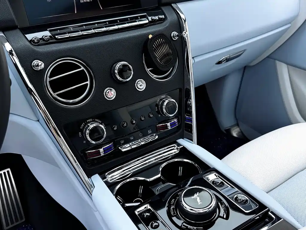 Rolls-Royce Cullinan — миниатюра 20