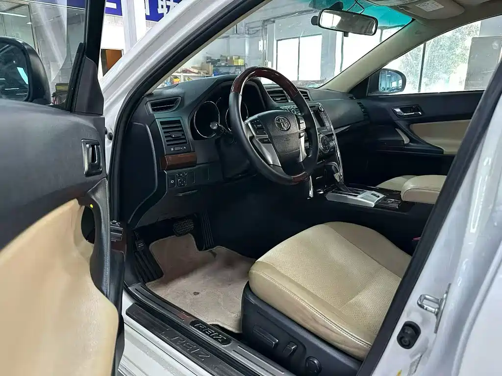 Toyota Reiz — миниатюра 6