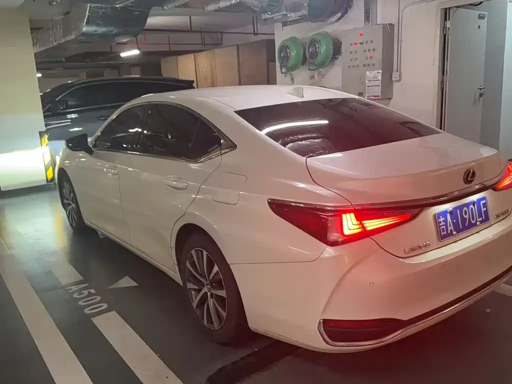 Lexus ES — миниатюра 5