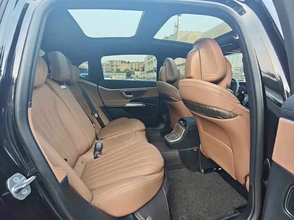Mercedes-Benz E-Class — миниатюра 14