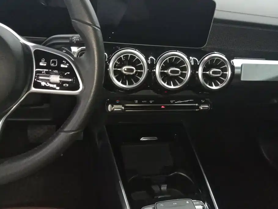 Mercedes-Benz GLB — миниатюра 13