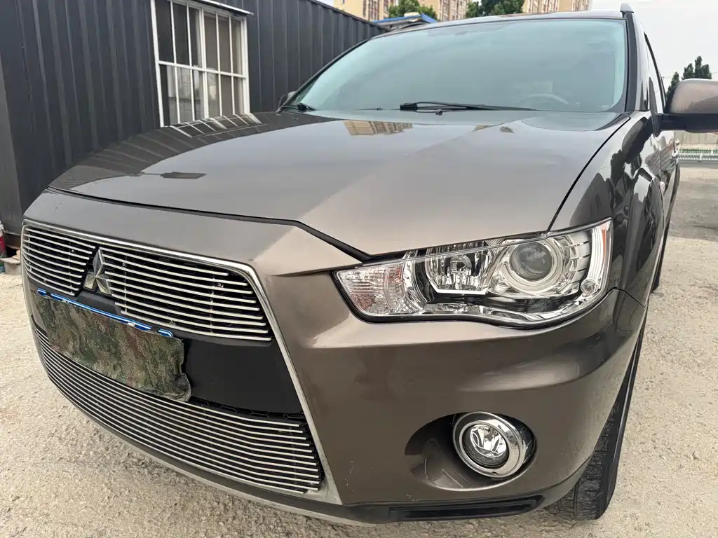 Mitsubishi Outlander (Import) 2012