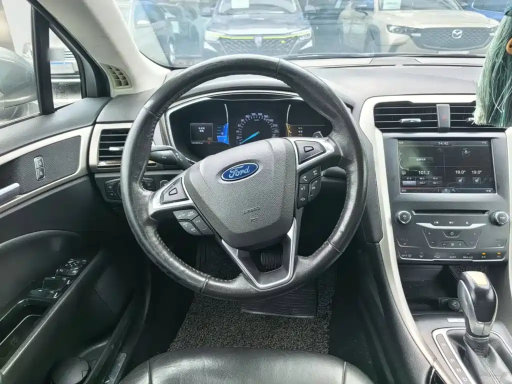 Ford Mondeo 2013 2.0L GTDi200 Luxury