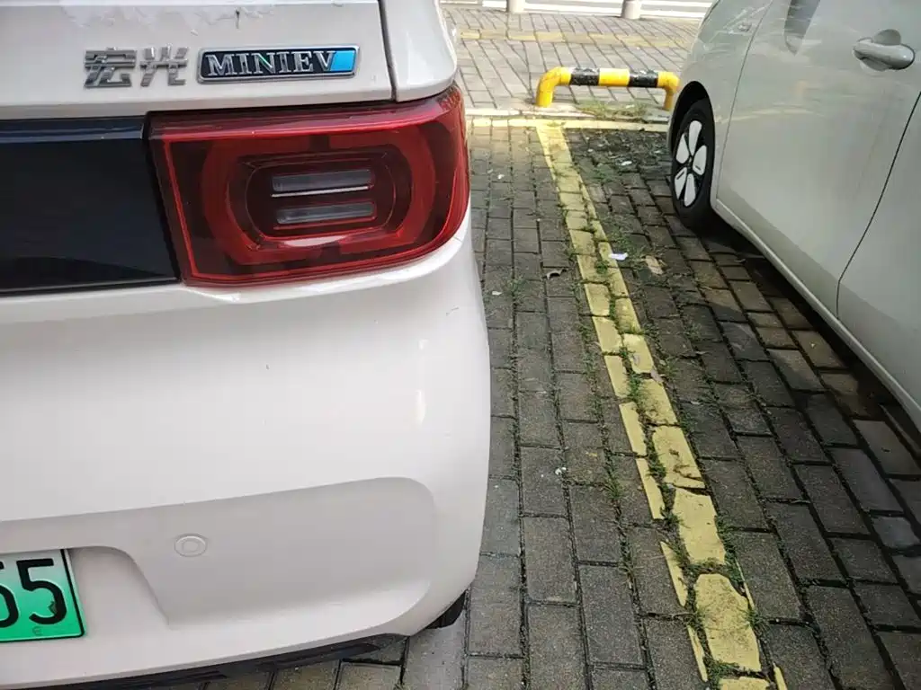 Wuling MINIEV — миниатюра 8