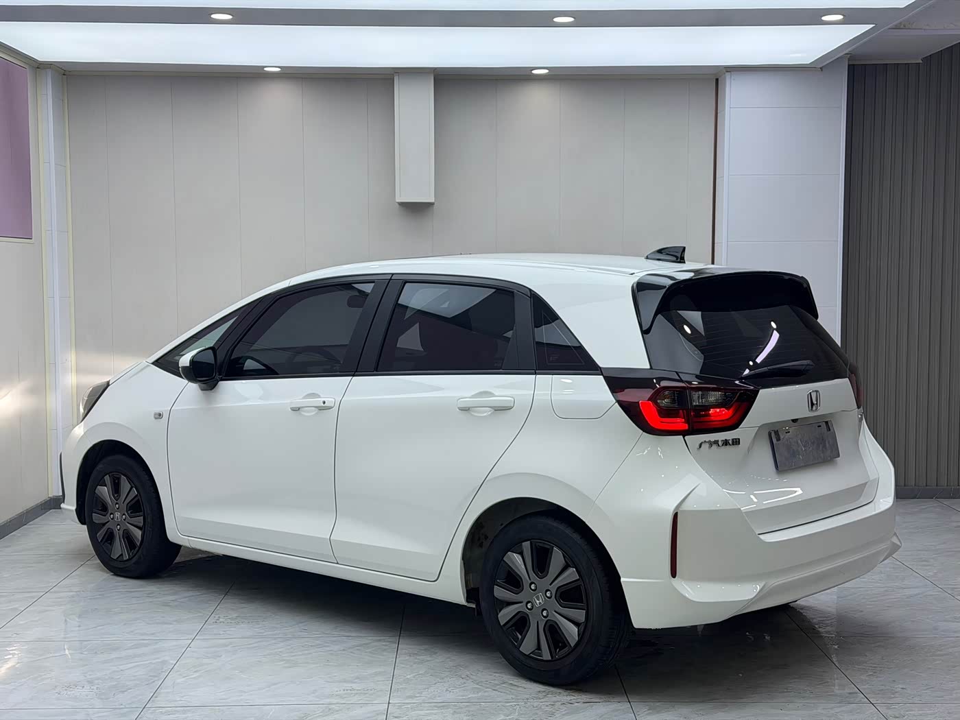 Honda Fit 1.5 л 2022 г. Белый, пробег 13100 км