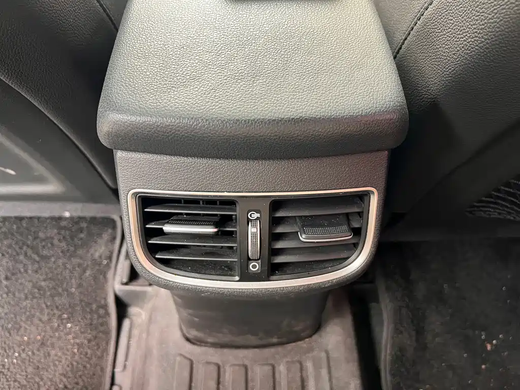 Hyundai Elantra — миниатюра 8