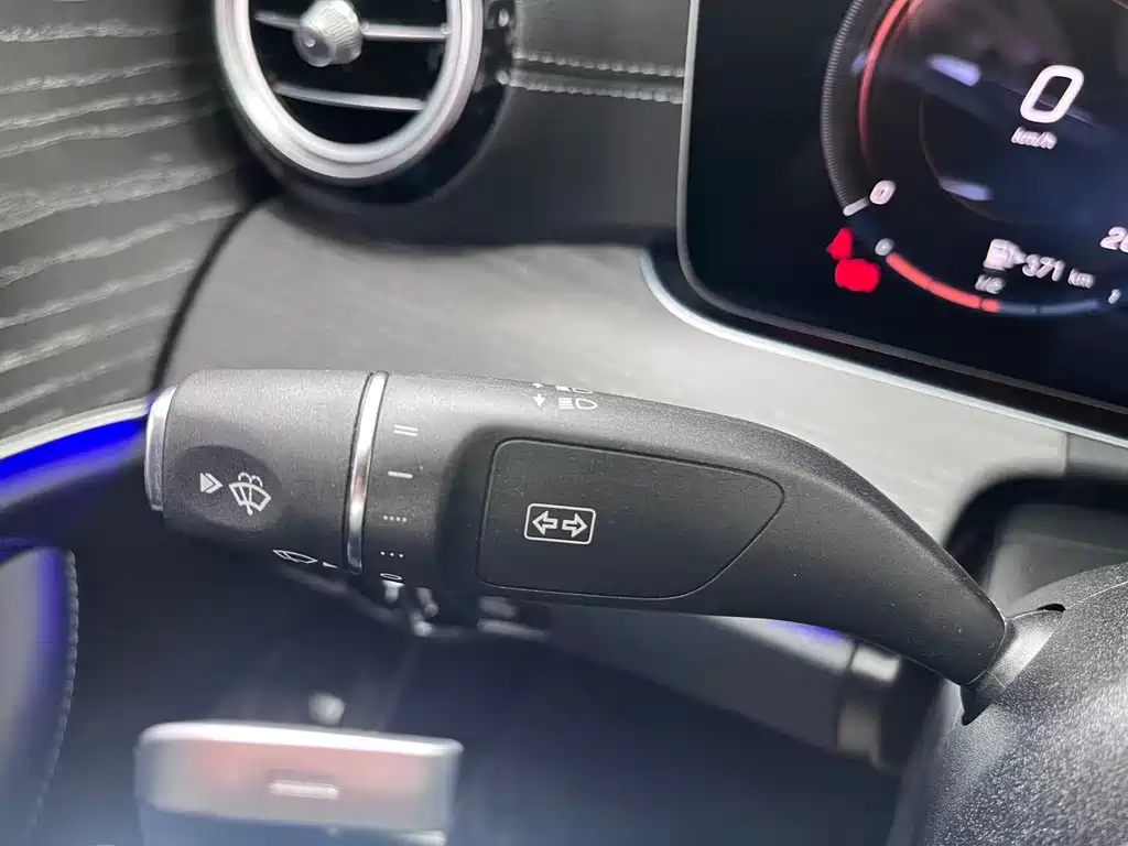 Mercedes-Benz E-Class — миниатюра 6