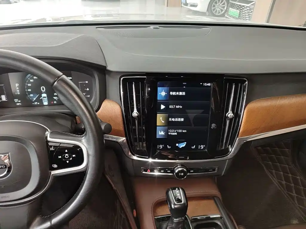 Volvo S90 — миниатюра 13