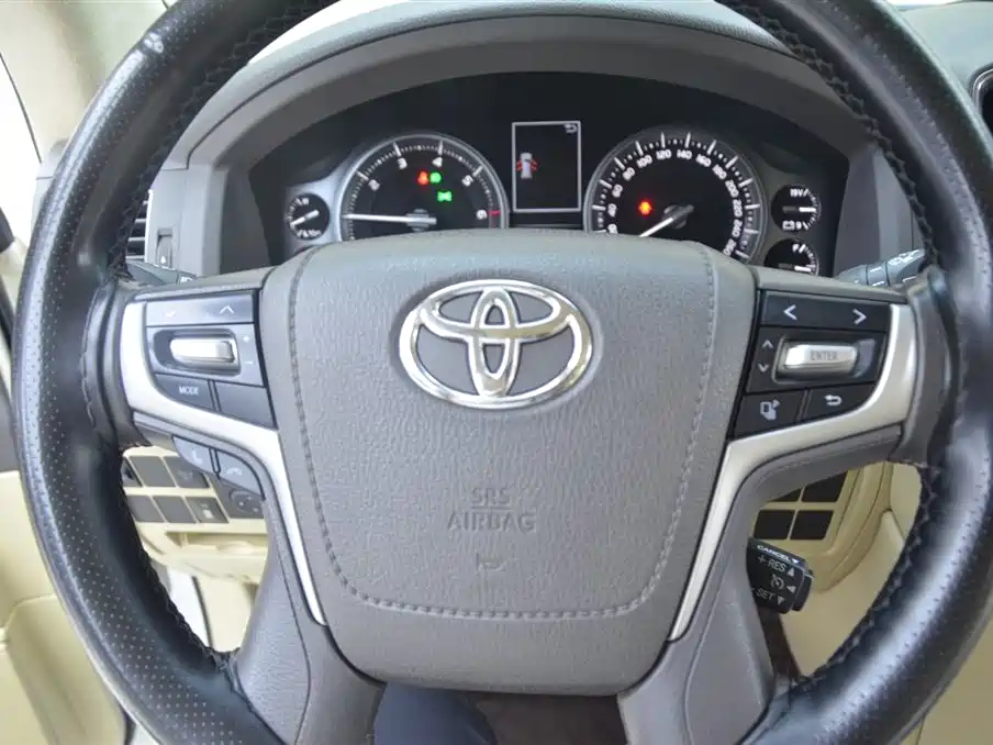 Toyota Land Cruiser 2017 5.7L AT