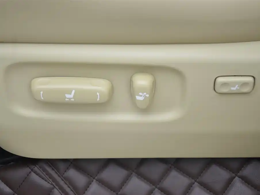 Toyota Land Cruiser 2017 5.7L AT